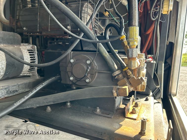 image for item LV9078 2015 C&W trailers 732VT7K2  enclosed cargo trailer