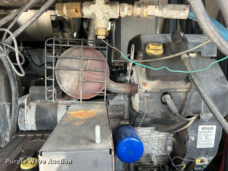 image for item LV9078 2015 C&W trailers 732VT7K2  enclosed cargo trailer