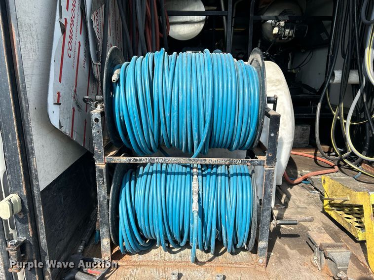 image for item LV9078 2015 C&W trailers 732VT7K2  enclosed cargo trailer