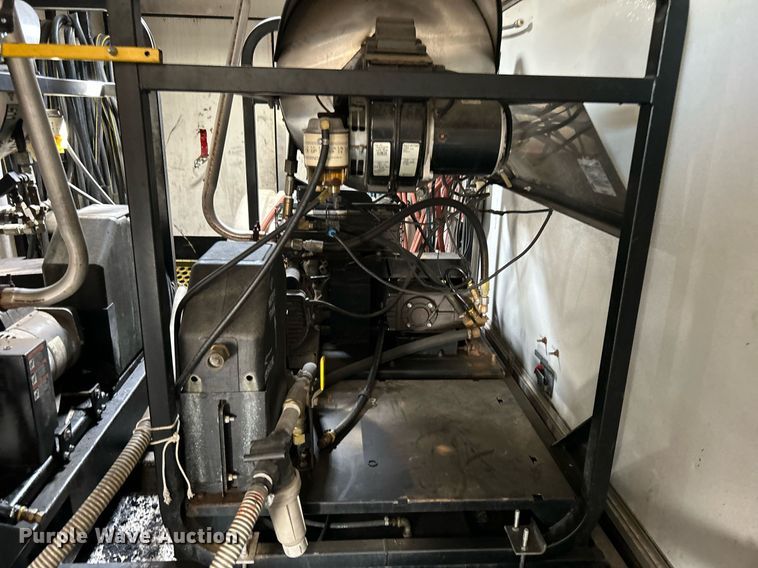 image for item LV9078 2015 C&W trailers 732VT7K2  enclosed cargo trailer