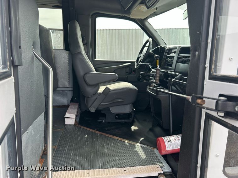 image for item LV9085 2007  Chevrolet Express 3500 Cargo  school bus