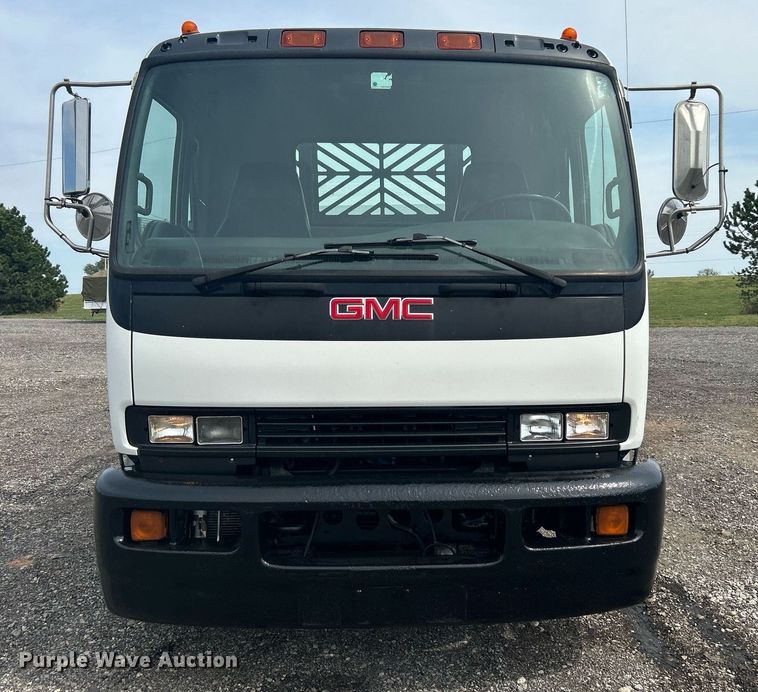 image for item LV9086 2006 GMC T6500  flatbed truck