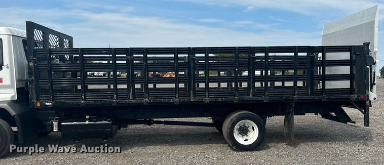 image for item LV9086 2006 GMC T6500  flatbed truck