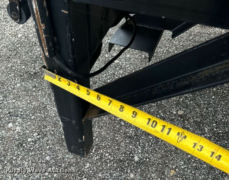 image for item LV9086 2006 GMC T6500  flatbed truck