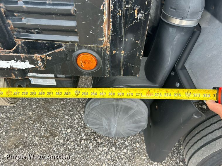 image for item LV9086 2006 GMC T6500  flatbed truck