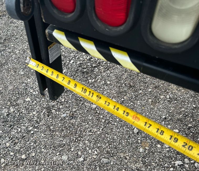 image for item LV9086 2006 GMC T6500  flatbed truck