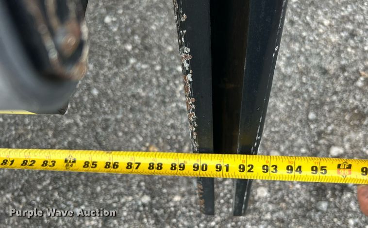 image for item LV9086 2006 GMC T6500  flatbed truck