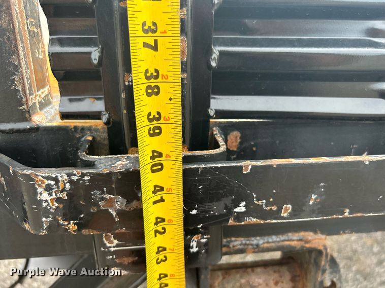 image for item LV9086 2006 GMC T6500  flatbed truck