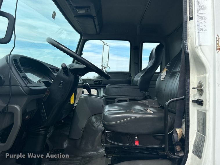 image for item LV9086 2006 GMC T6500  flatbed truck