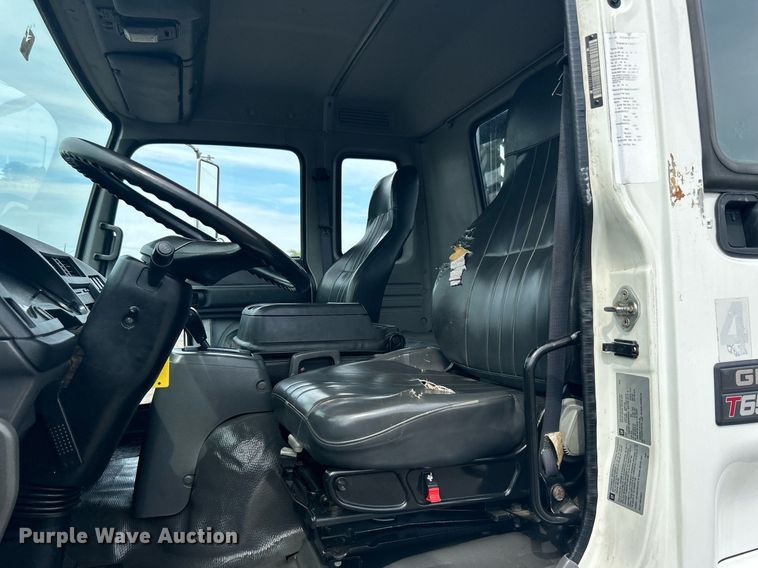 image for item LV9086 2006 GMC T6500  flatbed truck