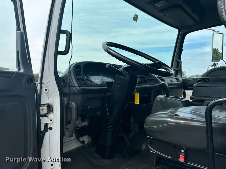 image for item LV9086 2006 GMC T6500  flatbed truck