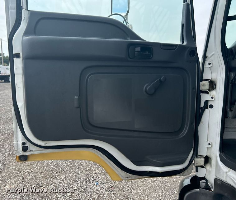 image for item LV9086 2006 GMC T6500  flatbed truck