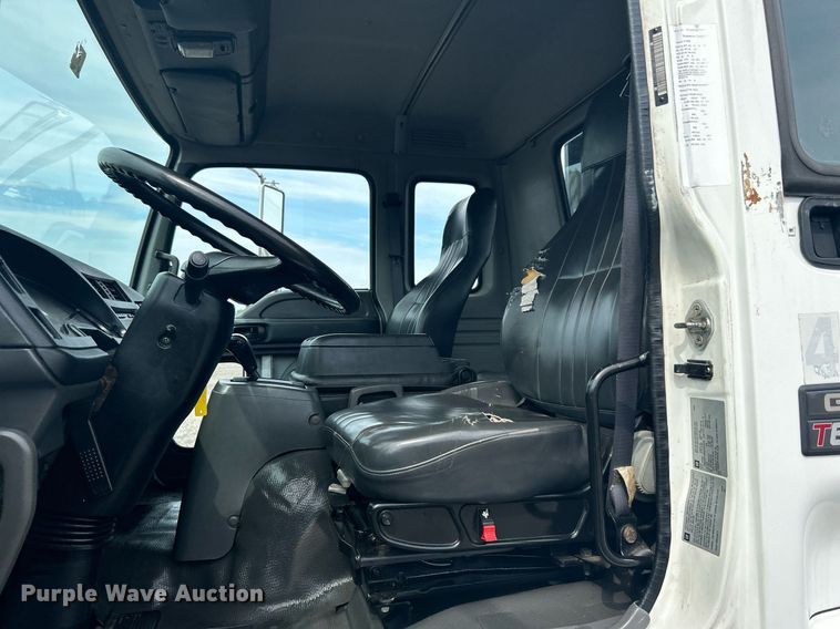 image for item LV9086 2006 GMC T6500  flatbed truck