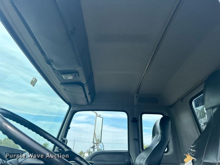 image for item LV9086 2006 GMC T6500  flatbed truck