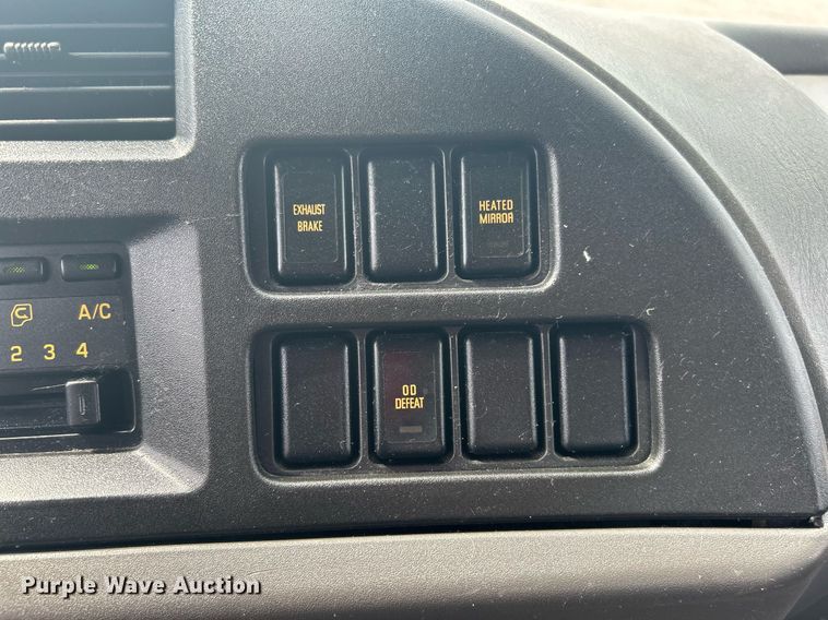 image for item LV9086 2006 GMC T6500  flatbed truck