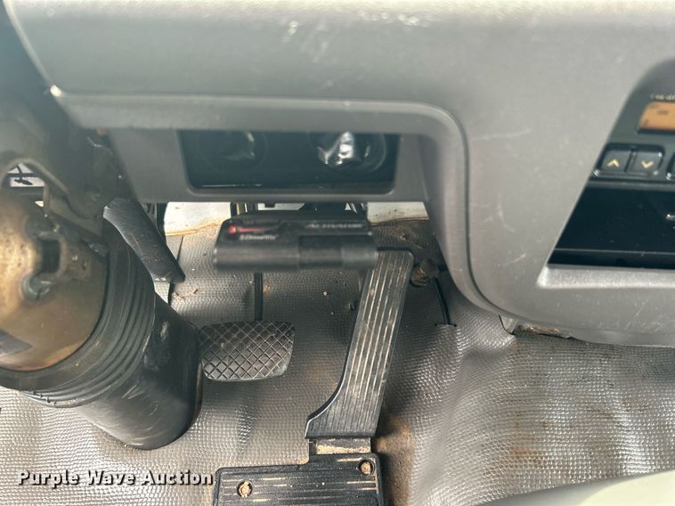 image for item LV9086 2006 GMC T6500  flatbed truck