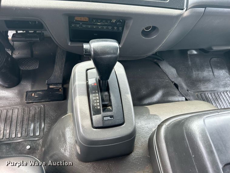 image for item LV9086 2006 GMC T6500  flatbed truck