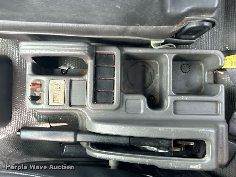 image for item LV9086 2006 GMC T6500  flatbed truck