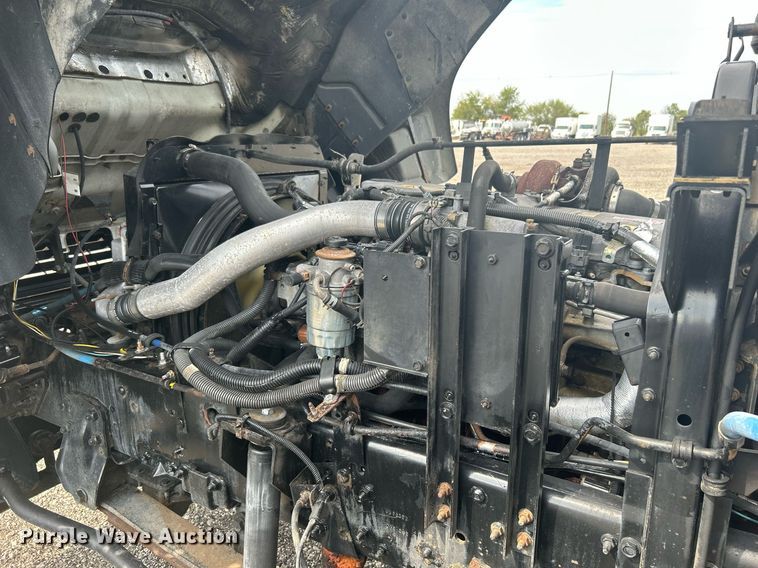 image for item LV9086 2006 GMC T6500  flatbed truck