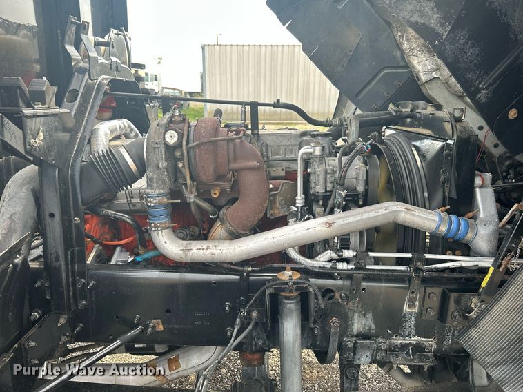 image for item LV9086 2006 GMC T6500  flatbed truck