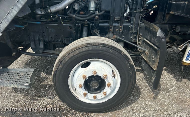 image for item LV9086 2006 GMC T6500  flatbed truck