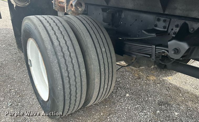 image for item LV9086 2006 GMC T6500  flatbed truck