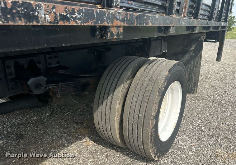 image for item LV9086 2006 GMC T6500  flatbed truck