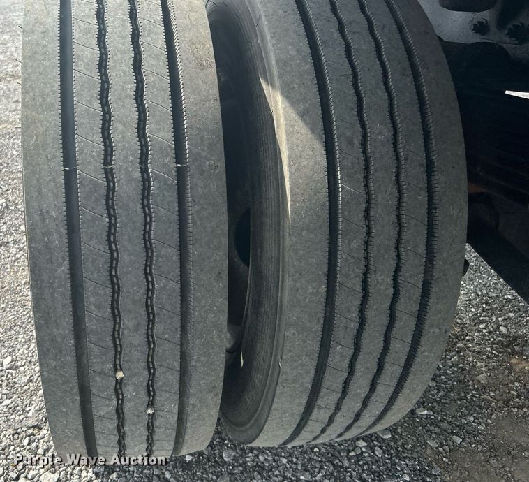 image for item LV9086 2006 GMC T6500  flatbed truck