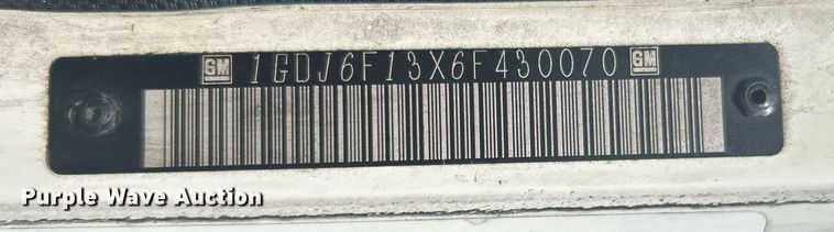 image for item LV9086 2006 GMC T6500  flatbed truck