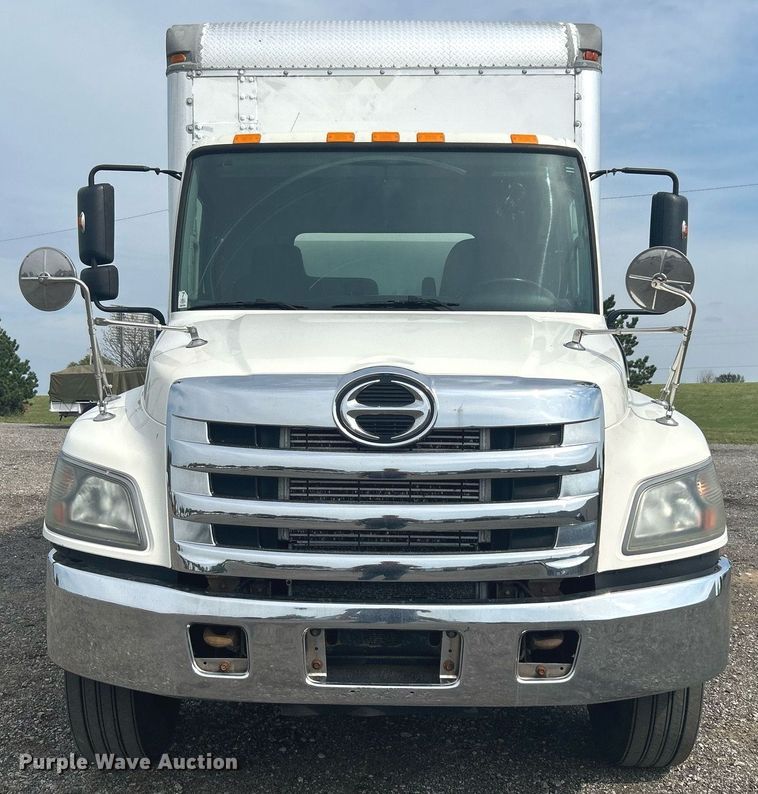 image for item LV9087 2015 Hino 338  box truck