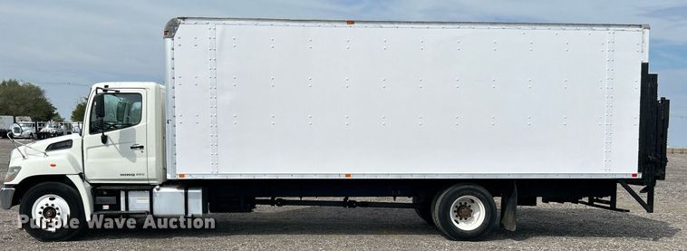 image for item LV9087 2015 Hino 338  box truck