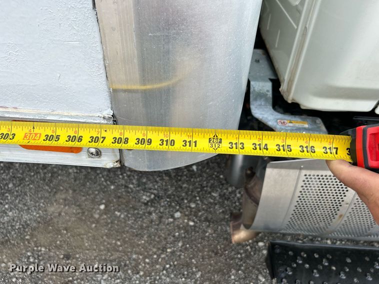 image for item LV9087 2015 Hino 338  box truck