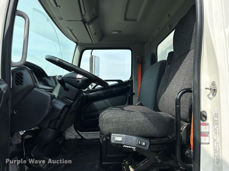 image for item LV9087 2015 Hino 338  box truck