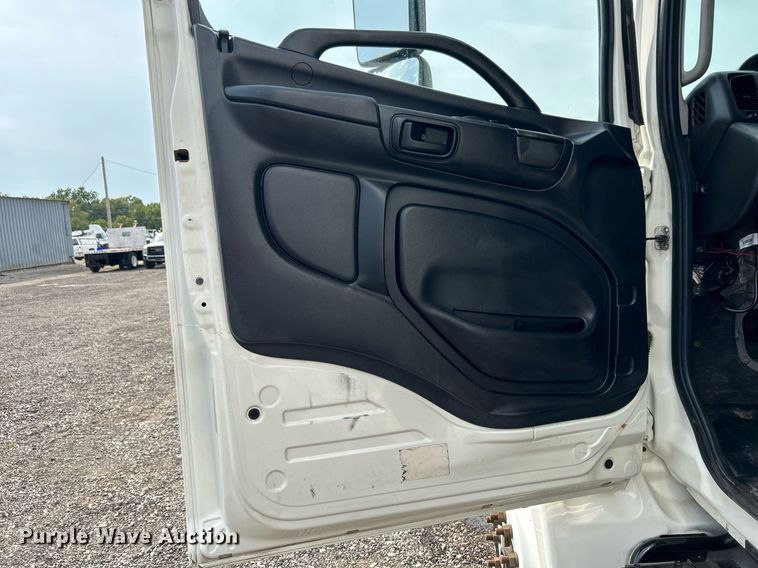 image for item LV9087 2015 Hino 338  box truck