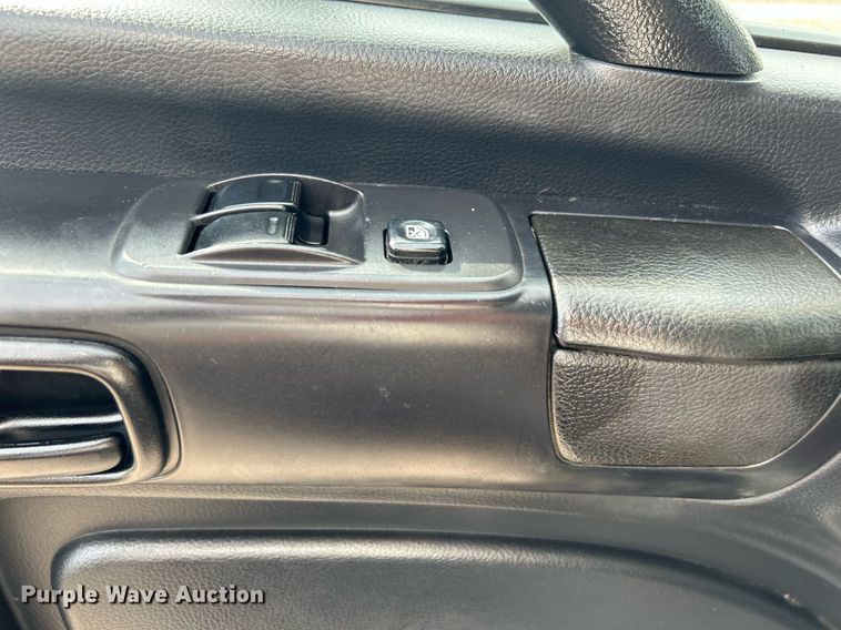 image for item LV9087 2015 Hino 338  box truck