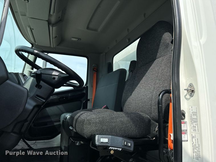 image for item LV9087 2015 Hino 338  box truck