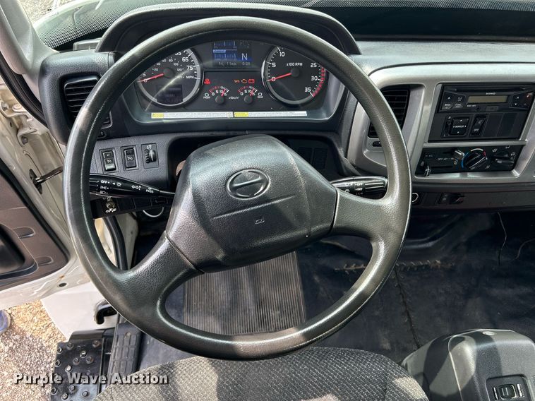 image for item LV9087 2015 Hino 338  box truck