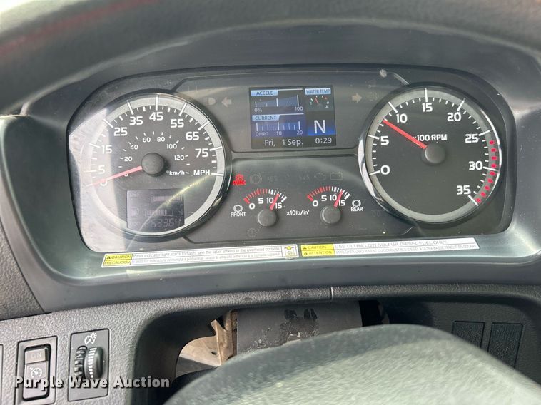 image for item LV9087 2015 Hino 338  box truck