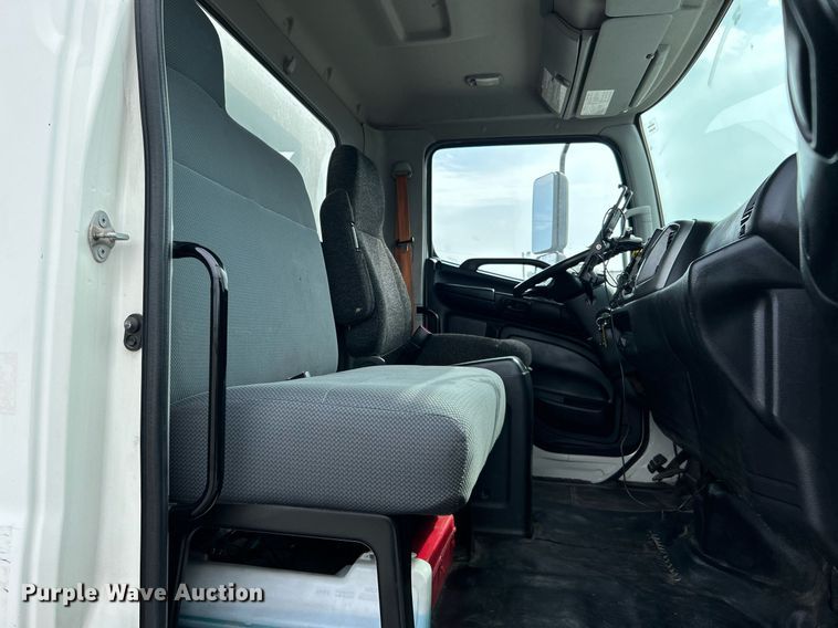 image for item LV9087 2015 Hino 338  box truck