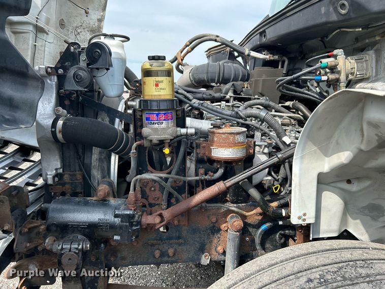 image for item LV9087 2015 Hino 338  box truck