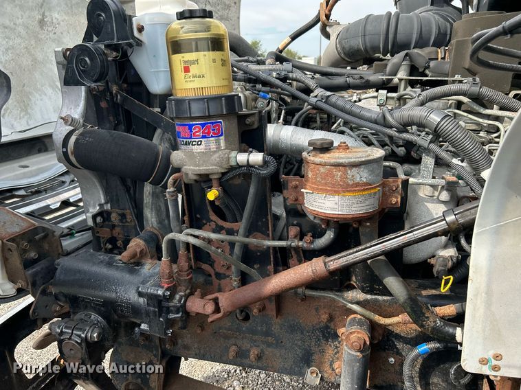 image for item LV9087 2015 Hino 338  box truck