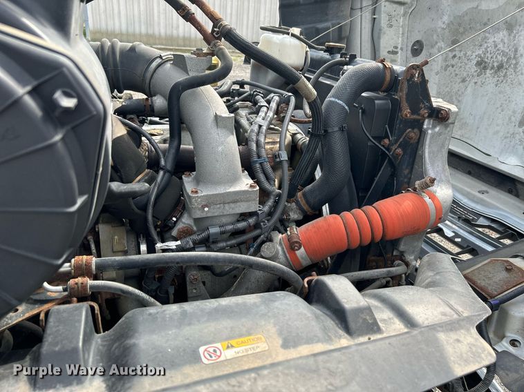 image for item LV9087 2015 Hino 338  box truck