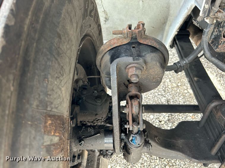 image for item LV9087 2015 Hino 338  box truck