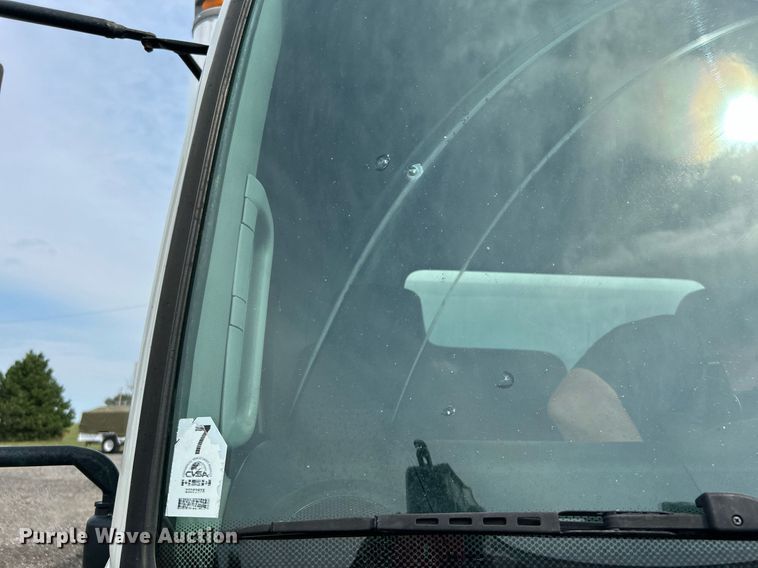 image for item LV9087 2015 Hino 338  box truck