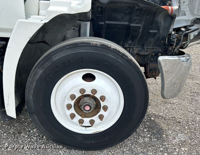 image for item LV9087 2015 Hino 338  box truck