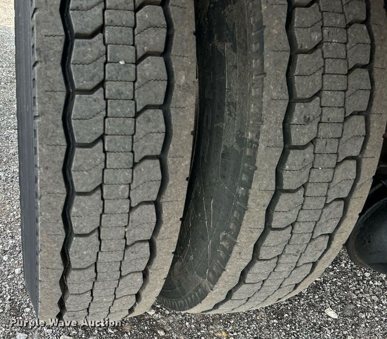 image for item LV9087 2015 Hino 338  box truck