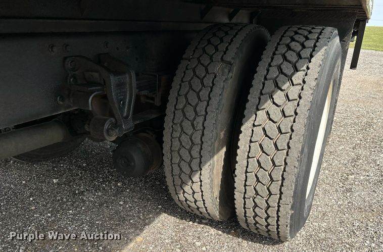 image for item LV9087 2015 Hino 338  box truck