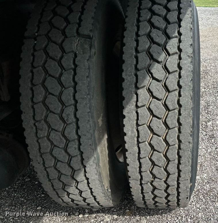 image for item LV9087 2015 Hino 338  box truck