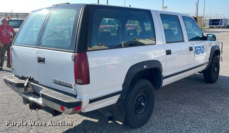 image for item LV9873 1999 Chevrolet Suburban  SUV