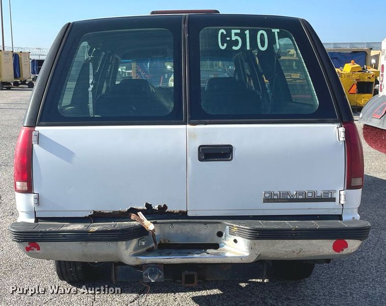 image for item LV9873 1999 Chevrolet Suburban  SUV